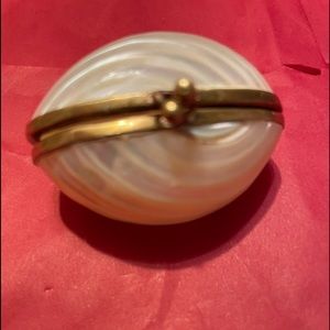 Vintage Handcrafted Seashell Trinket Box..